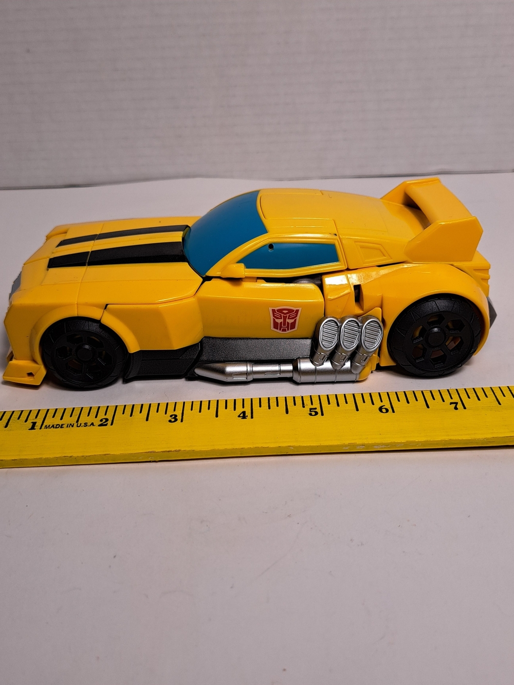 Transformers Generations Cyber Commander Series Bumblebee 11" Action Figure